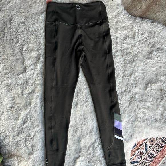 Lilybod sports bra and legging set - Picture 6 of 9